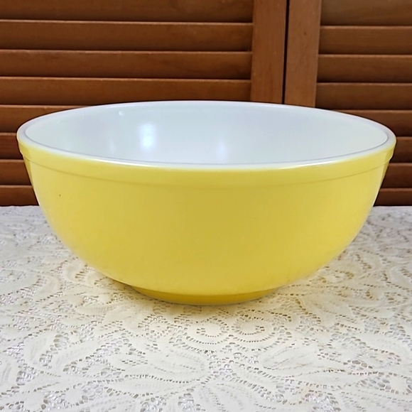 Pyrex Other - Vintage Pyrex 404 4 QT Lemon Yellow 🍋 Mixing Bowl